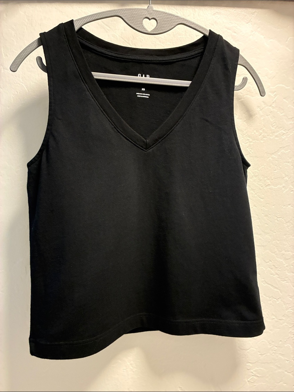 GAP Cropped Black V-Neck Sleeveless Tank Size XS